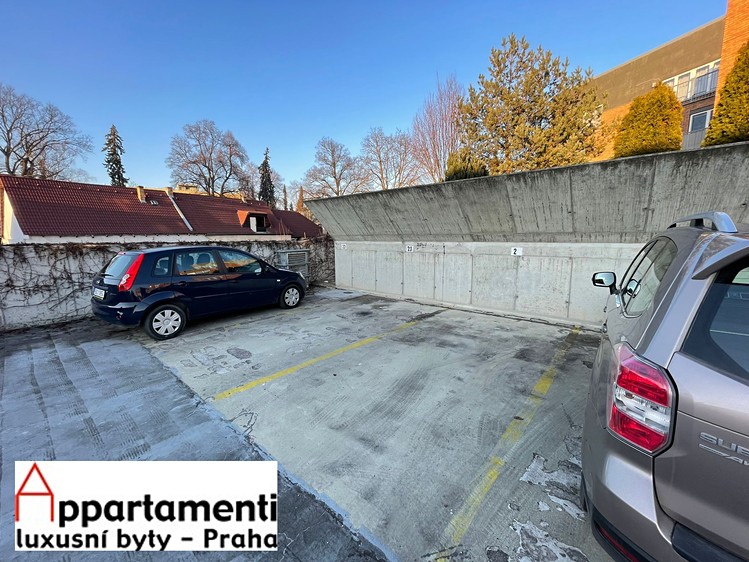 Pronájem garážového stání 12 m² - foto 1