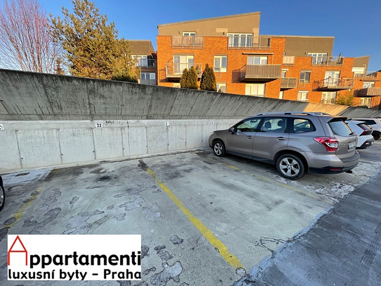 Pronájem garážového stání 12 m² - foto 2