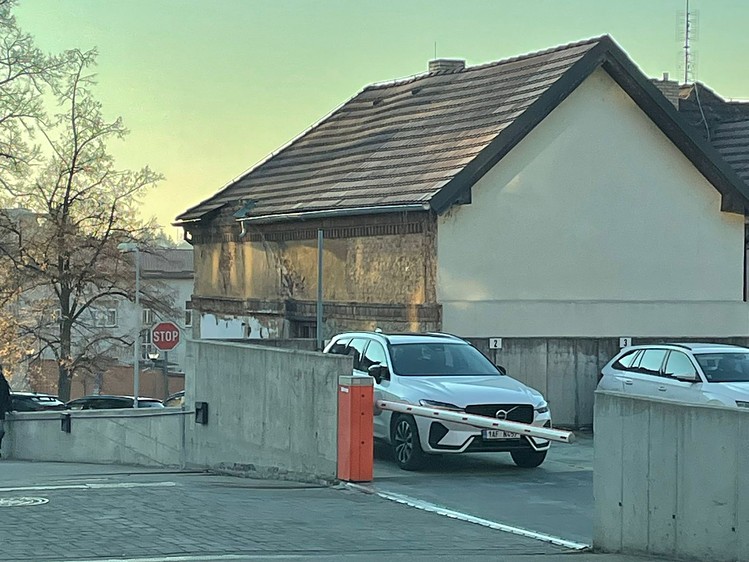 Pronájem garážového stání 12 m² - foto 5