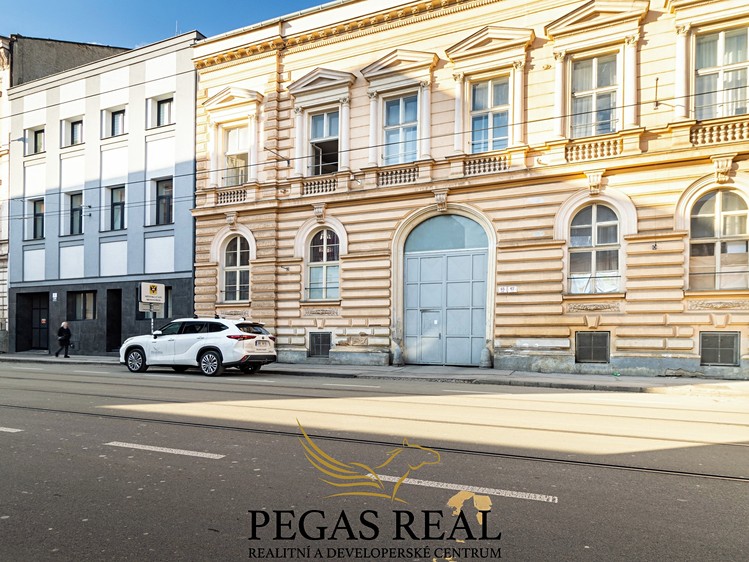 Pronájem garážového stání 15 m² - foto 2
