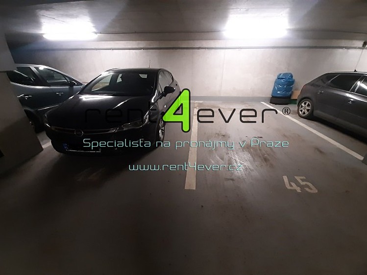 Pronájem garážového stání 16 m² - foto 1