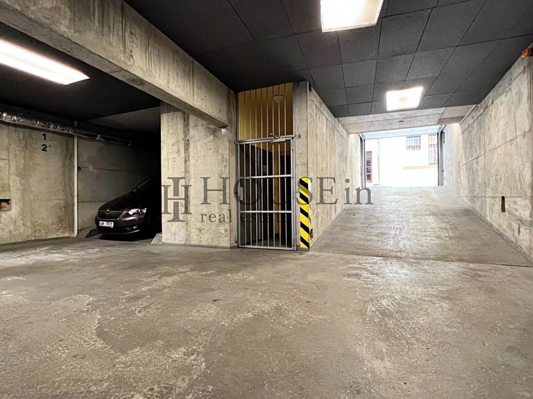 Pronájem garážového stání 15 m² - foto 2