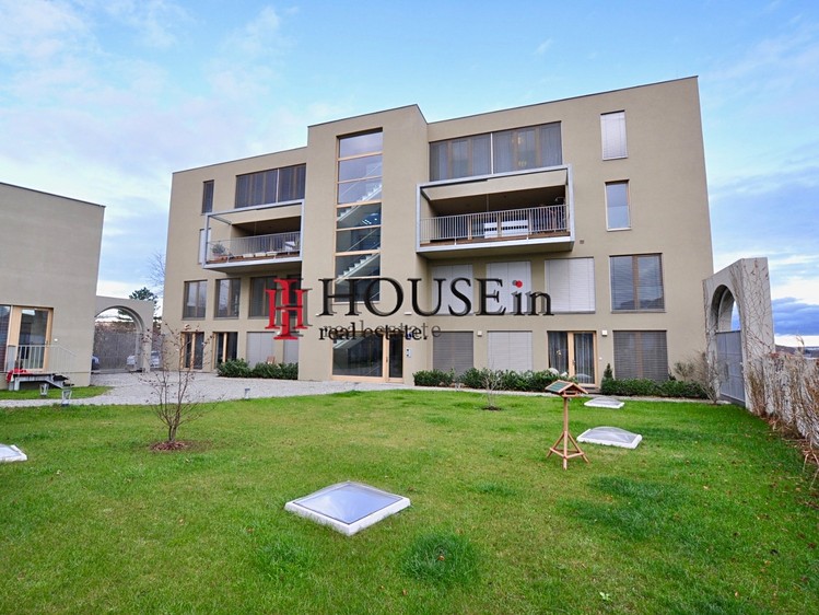 Pronájem garážového stání 12 m² - foto 2