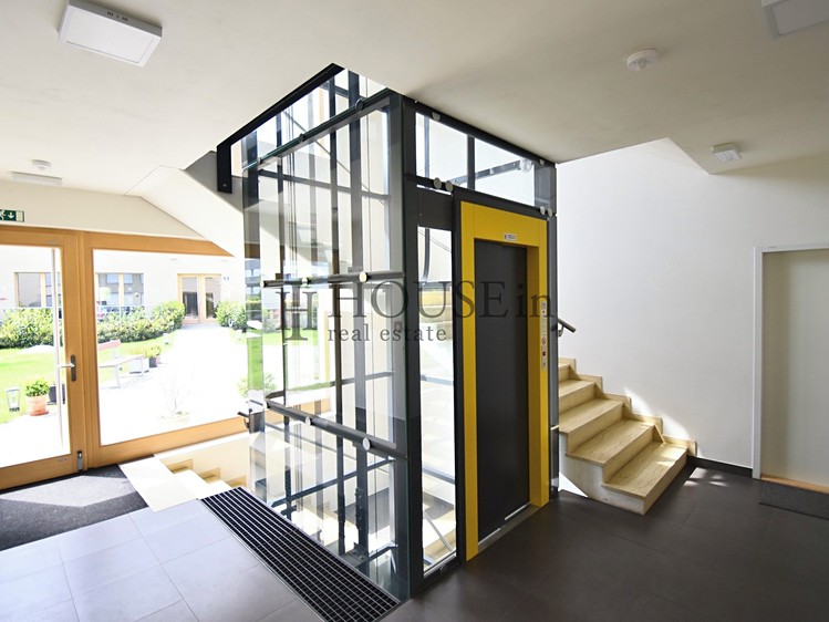 Pronájem garážového stání 12 m² - foto 6