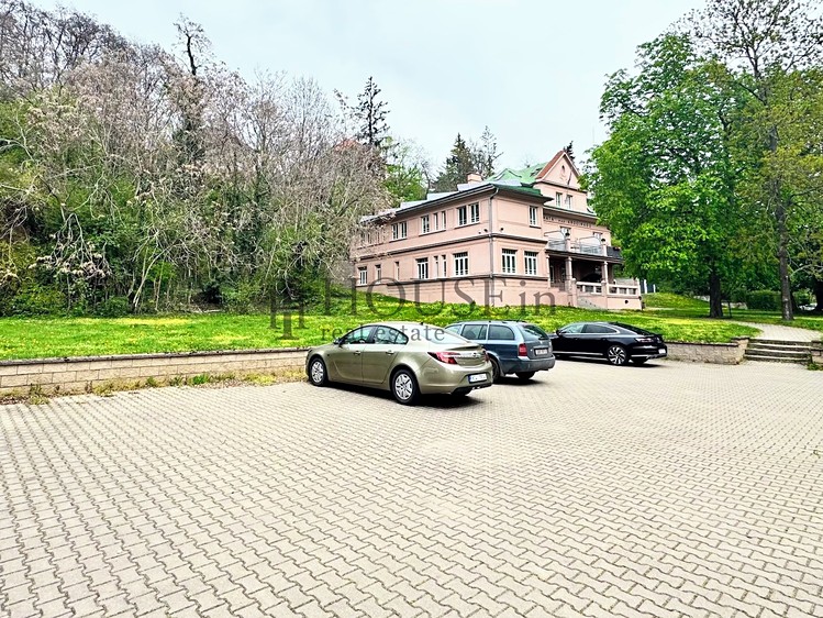 Pronájem garážového stání 12 m² - foto 1