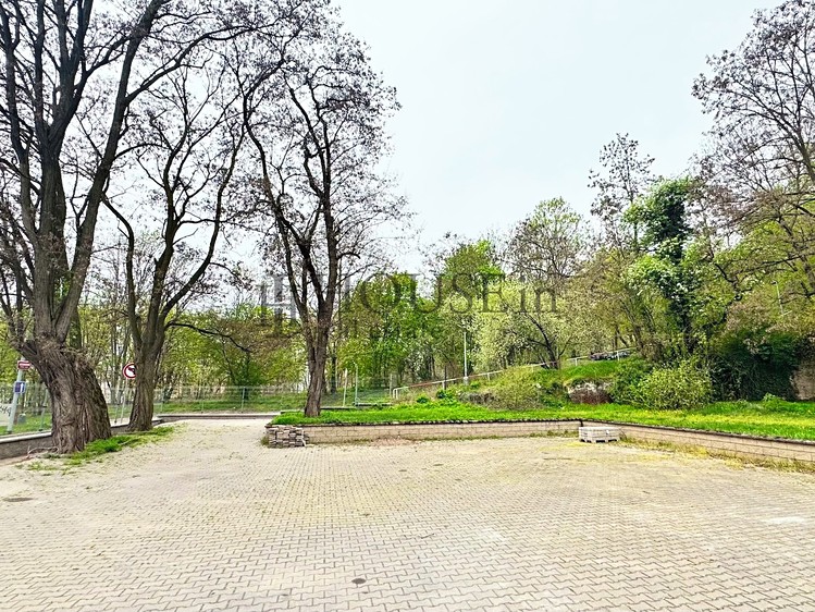 Pronájem garážového stání 12 m² - foto 2