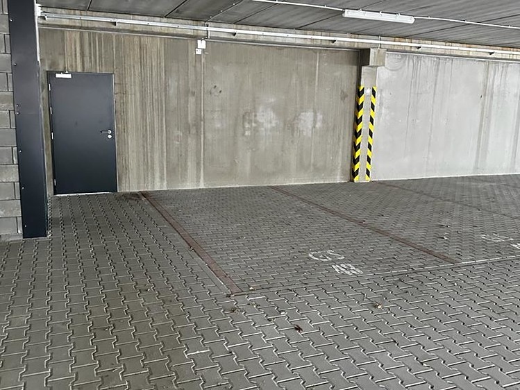 Pronájem garážového stání 13 m² - foto 3