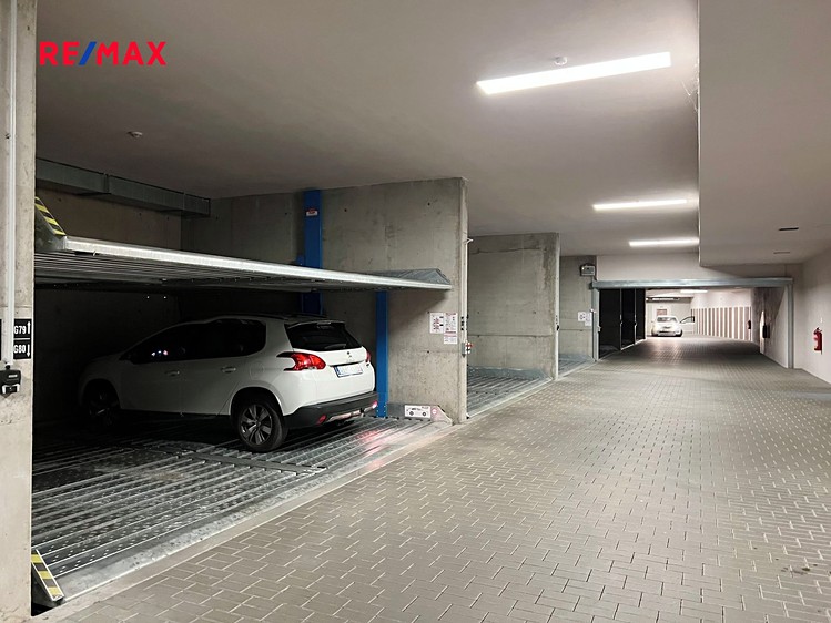 Pronájem garážového stání 18 m² - foto 3