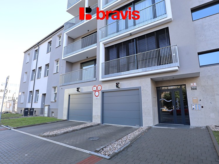 Pronájem garážového stání 15 m² - foto 2