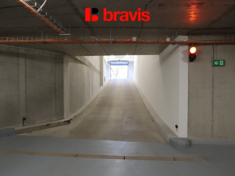 Pronájem garážového stání 15 m² - foto 3
