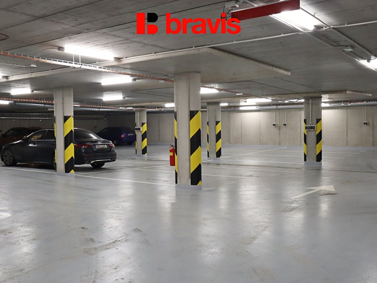 Pronájem garážového stání 15 m² - foto 4
