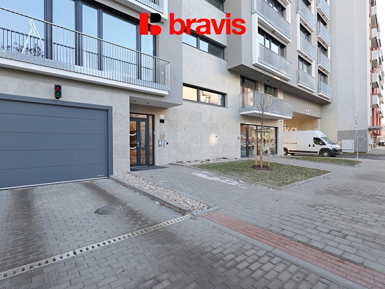 Pronájem garážového stání 15 m² - foto 5