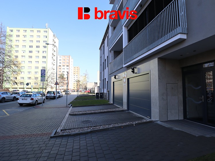 Pronájem garážového stání 15 m² - foto 6