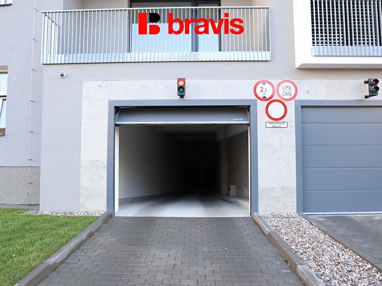 Pronájem garážového stání 15 m² - foto 8