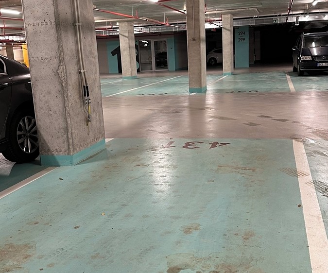 Pronájem garážového stání 12 m² - foto 1
