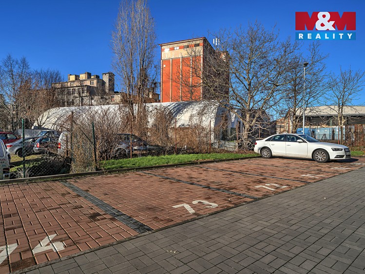 Pronájem garážového stání 12 m² - foto 2
