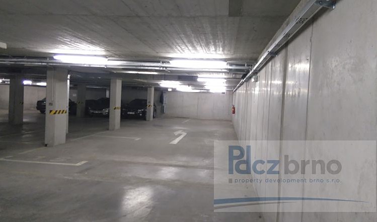 Pronájem garážového stání 16 m² - foto 2