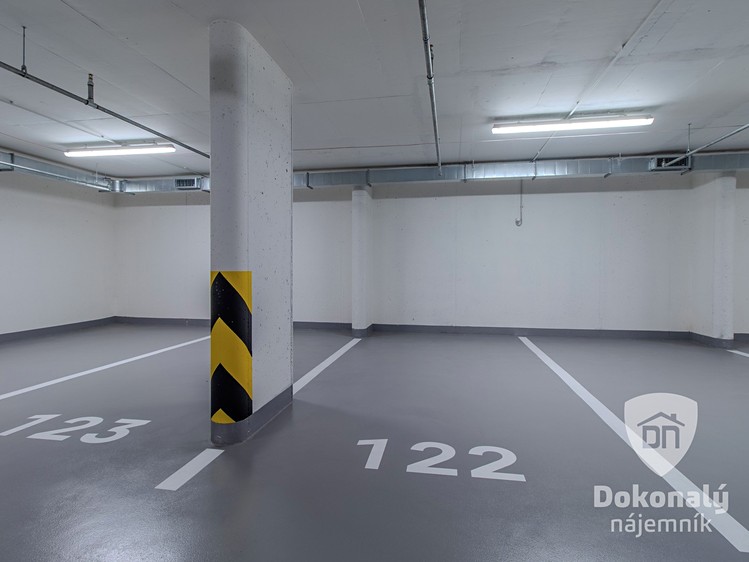 Pronájem garážového stání 15 m² - foto 2