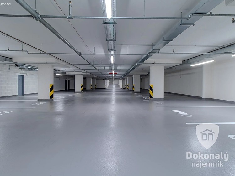 Pronájem garážového stání 15 m² - foto 3