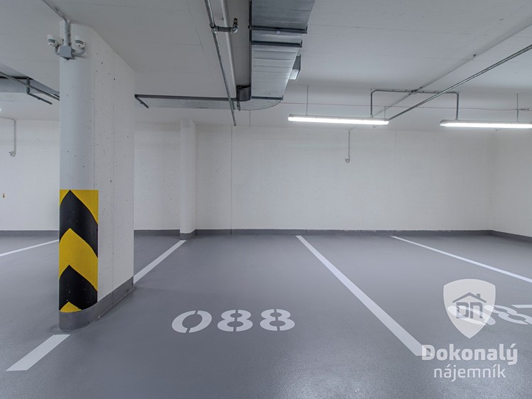 Pronájem garážového stání 15 m² - foto 1