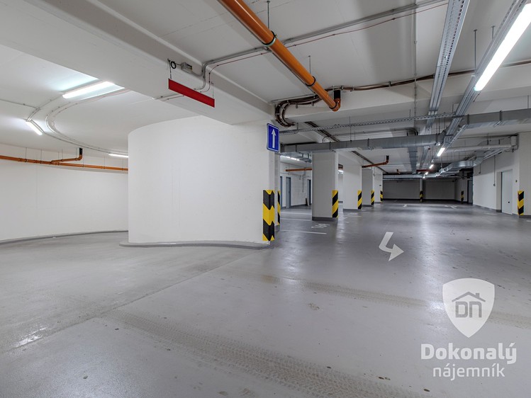 Pronájem garážového stání 15 m² - foto 3