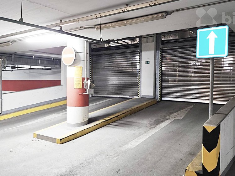 Pronájem garážového stání 14 m² - foto 4