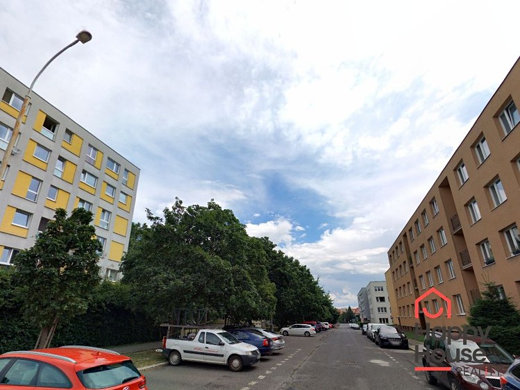 Pronájem garážového stání 12 m² - foto 3
