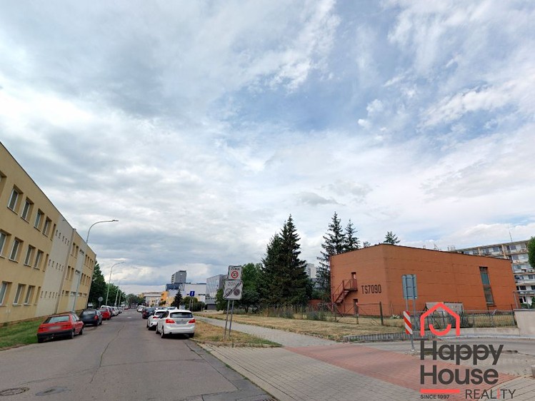Pronájem garážového stání 12 m² - foto 4