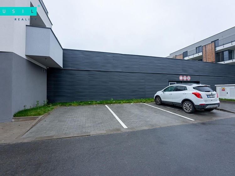 Pronájem garážového stání 12 m² - foto 1