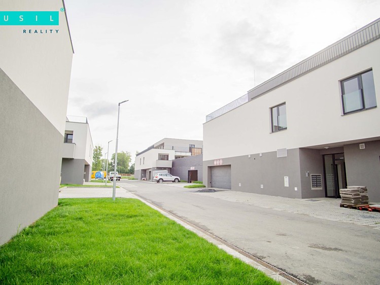 Pronájem garážového stání 12 m² - foto 3