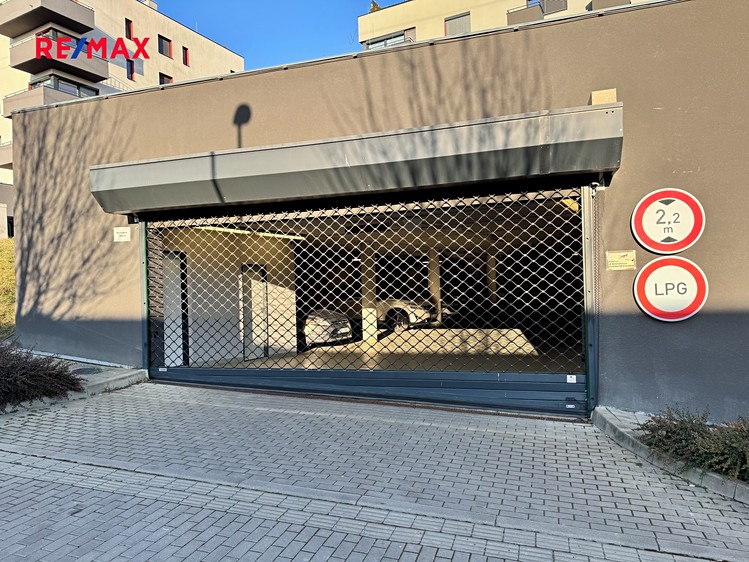 Pronájem garáže 18 m² - foto 1
