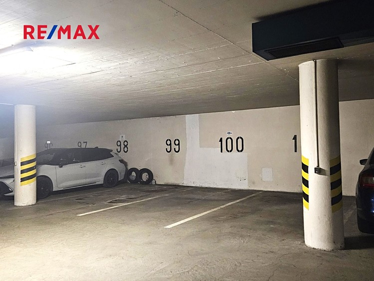 Pronájem garážového stání 13 m² - foto 1