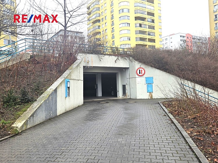 Pronájem garážového stání 13 m² - foto 2