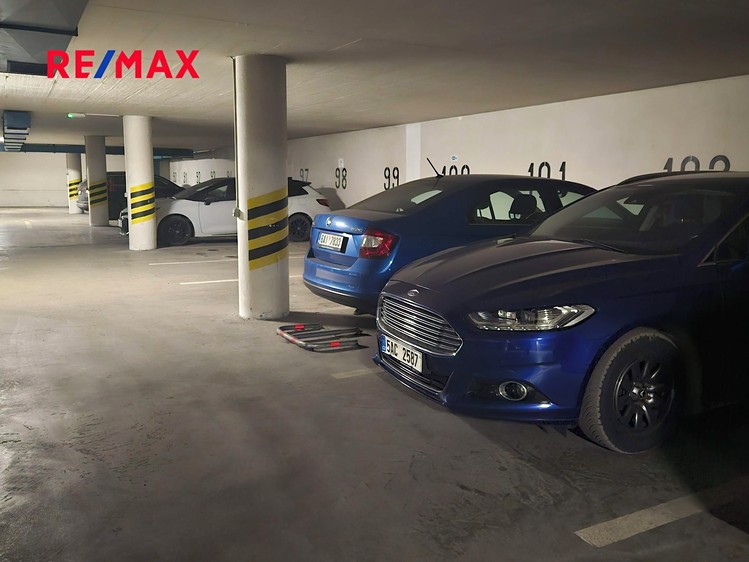 Pronájem garážového stání 13 m² - foto 4