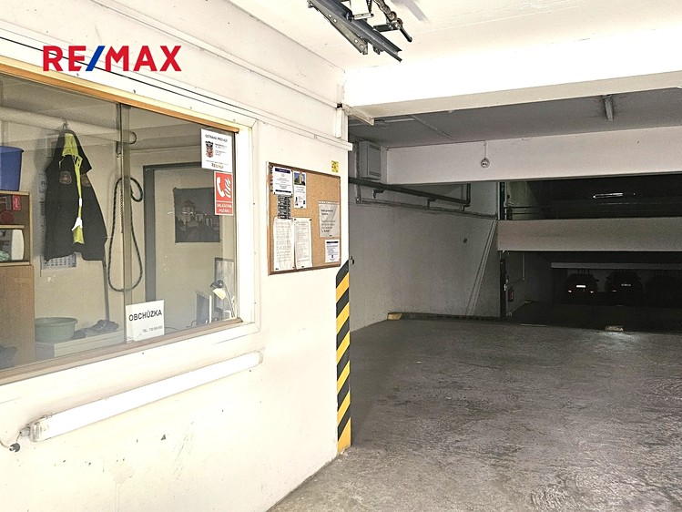 Pronájem garážového stání 13 m² - foto 5