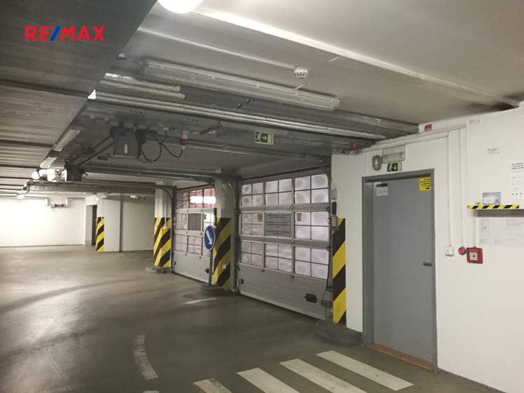 Pronájem garážového stání 15 m² - foto 8