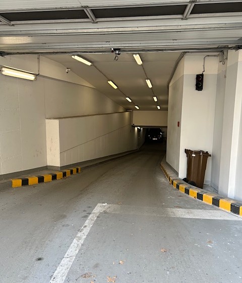 Pronájem garážového stání 12 m² - foto 1