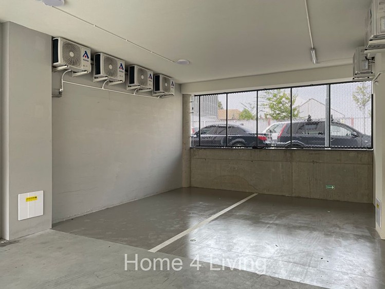 Pronájem garážového stání 18 m² - foto 2