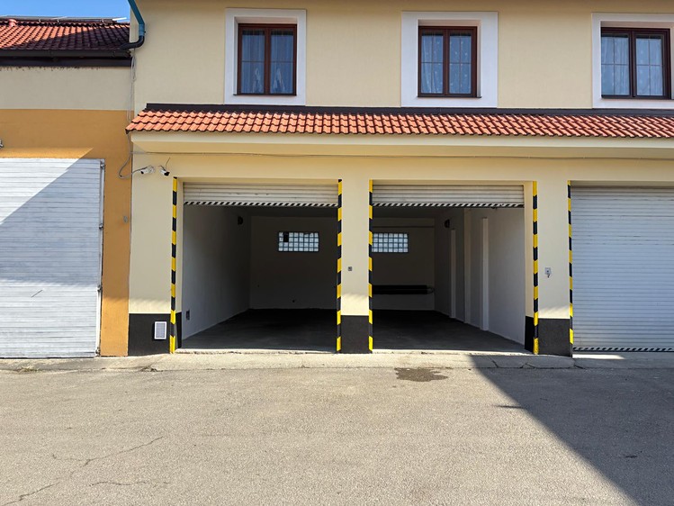 Pronájem garáže 80 m² - foto 1