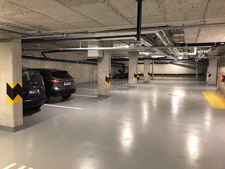 Pronájem garážového stání 17 m² - foto 2