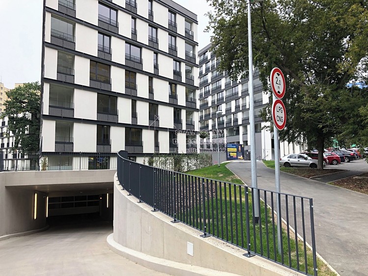 Pronájem garážového stání 17 m² - foto 7