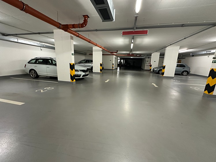 Pronájem garážového stání 16 m² - foto 1