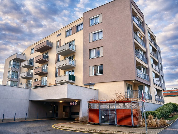 Pronájem garážového stání 16 m² - foto 2
