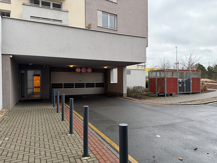 Pronájem garážového stání 16 m² - foto 4