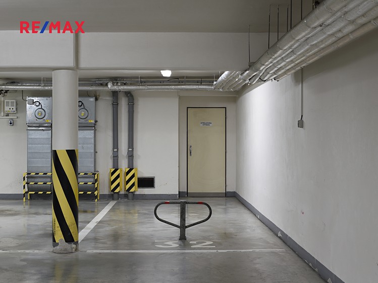 Pronájem garážového stání 15 m² - foto 4