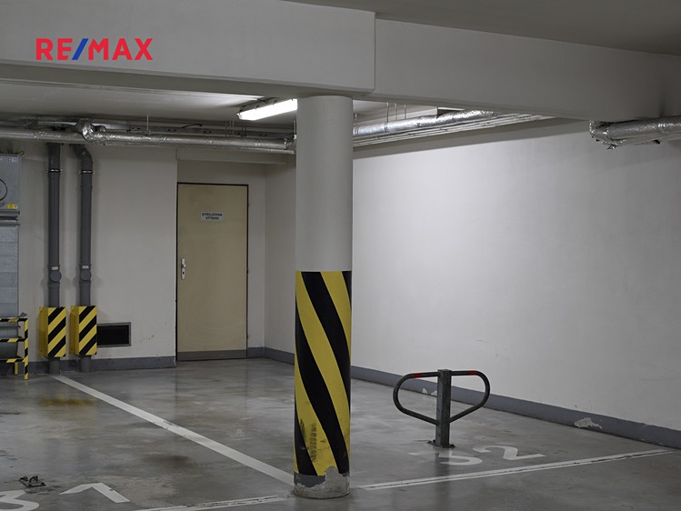 Pronájem garážového stání 15 m² - foto 5