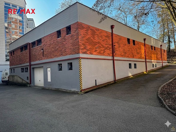 Pronájem garážového stání 20 m² - foto 2