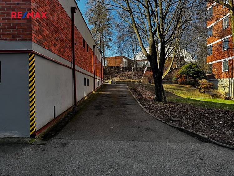 Pronájem garážového stání 20 m² - foto 4