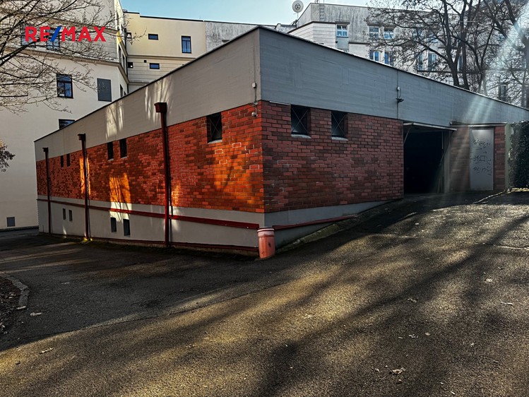 Pronájem garážového stání 20 m² - foto 5