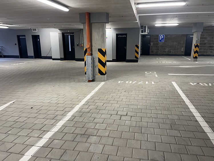Pronájem garážového stání 21 m² - foto 2